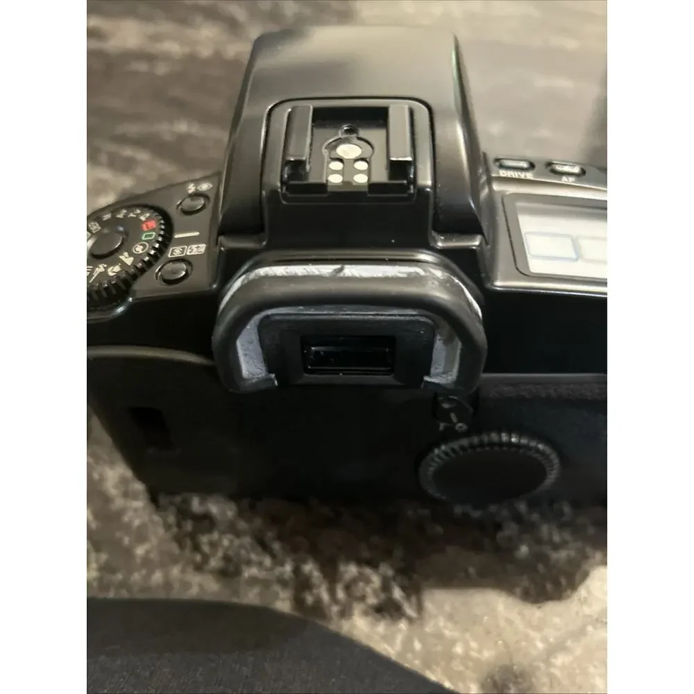 Canon EOS Elan 35mm Film Camera (28-80mm Lens) Manual Bag 80's
